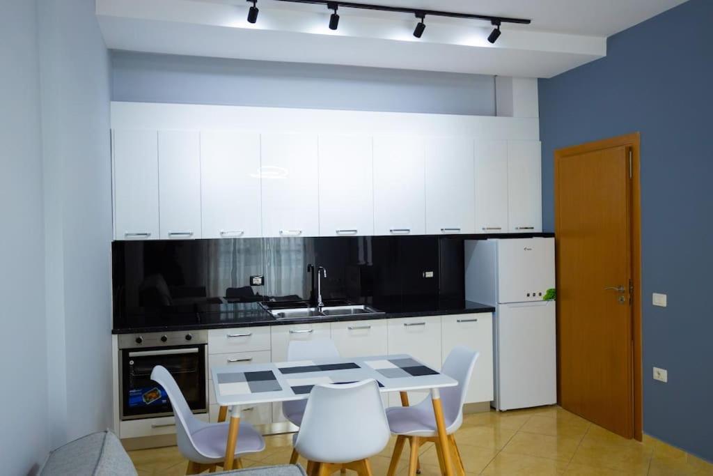 Apartment In Vlore Kejvi Exteriör bild